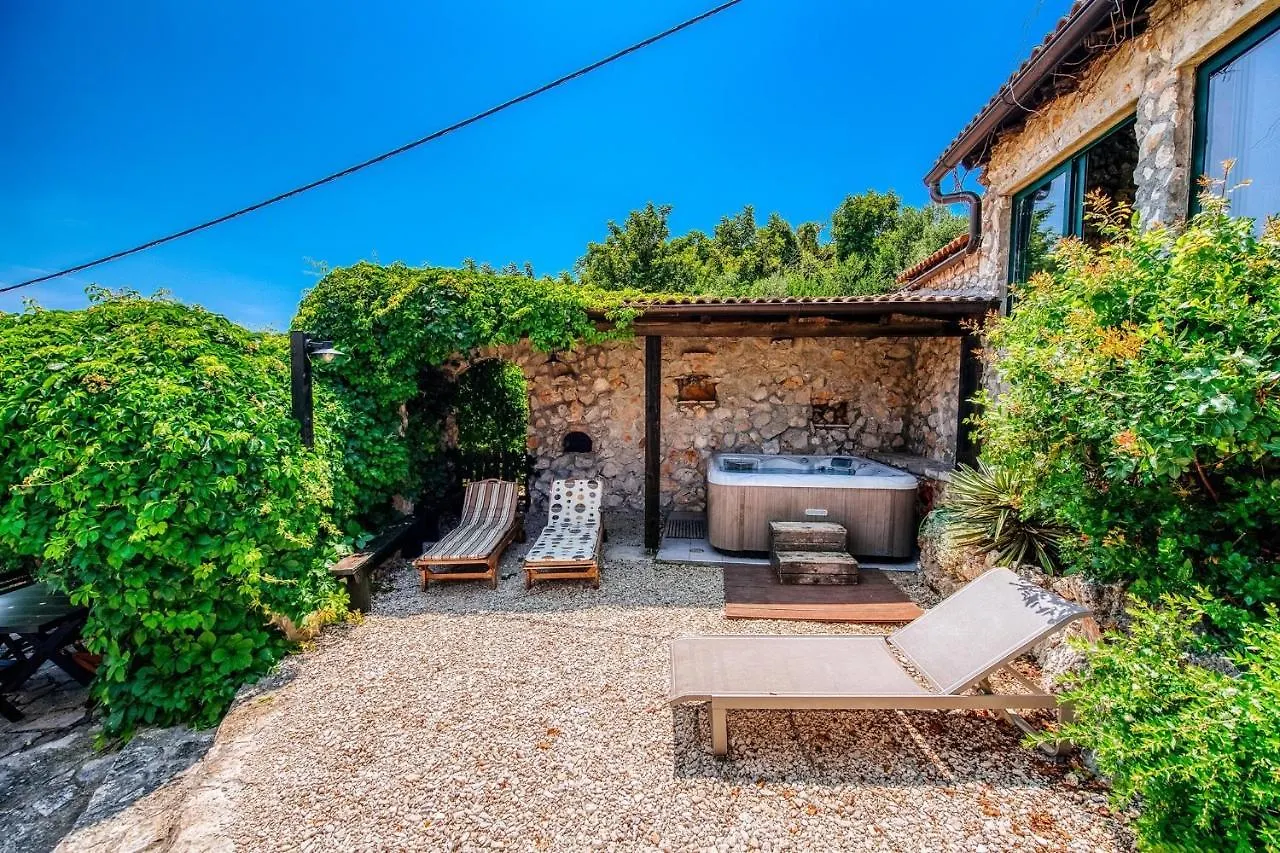 Villa Lily Comfortable Holiday Residence Вели-Иж