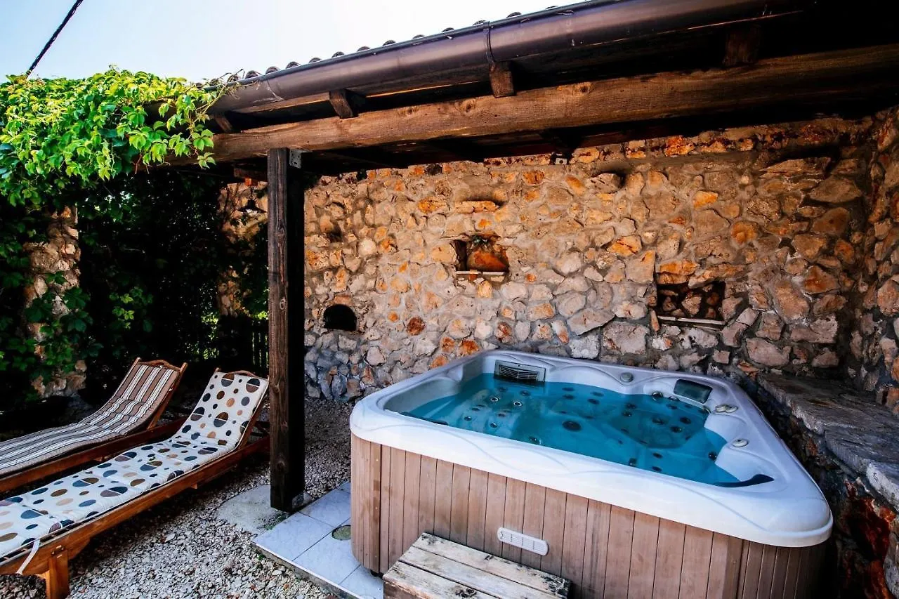 Villa Lily Comfortable Holiday Residence Вели-Иж