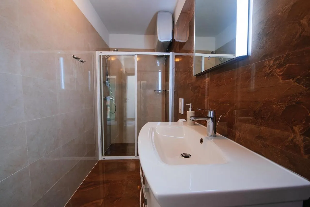 Villa Lily Comfortable Holiday Residence Вели-Иж 0*,  Хорватия