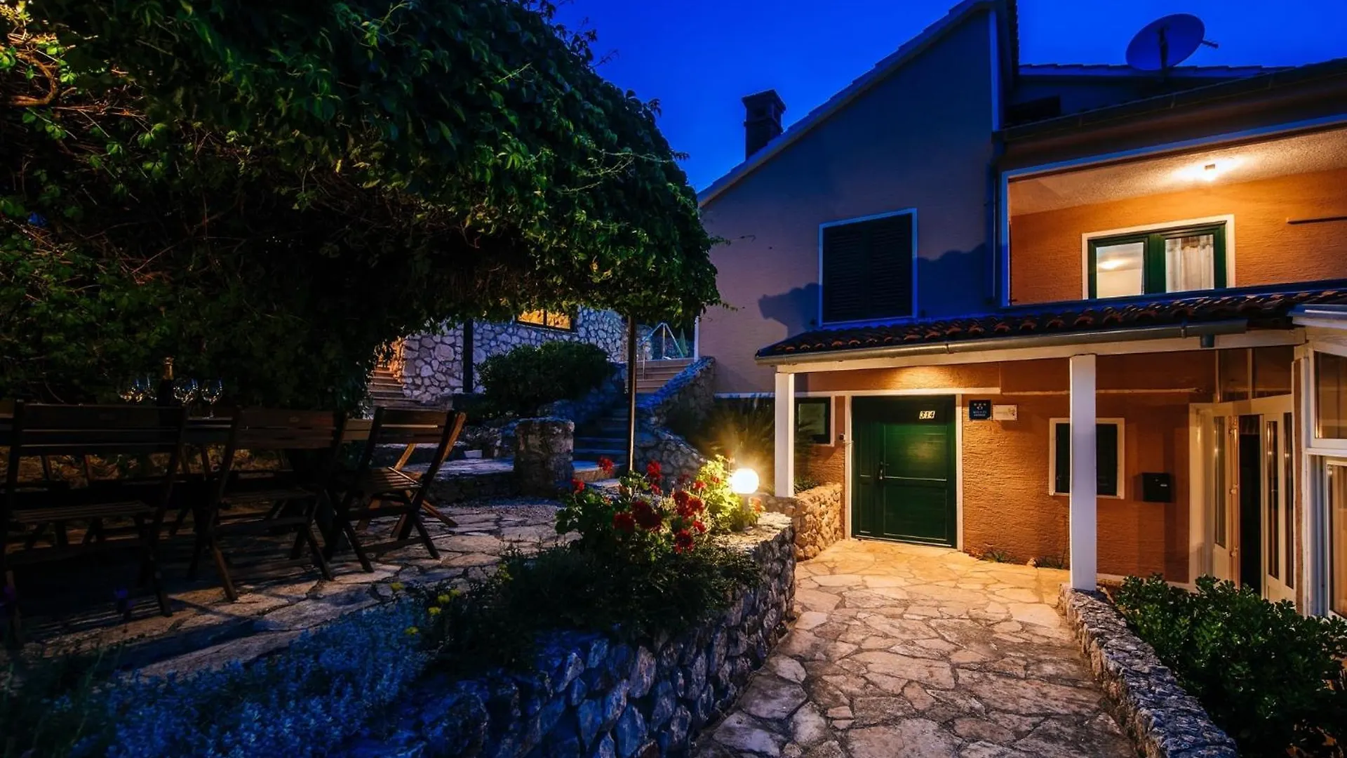 Villa Lily Comfortable Holiday Residence Вели-Иж